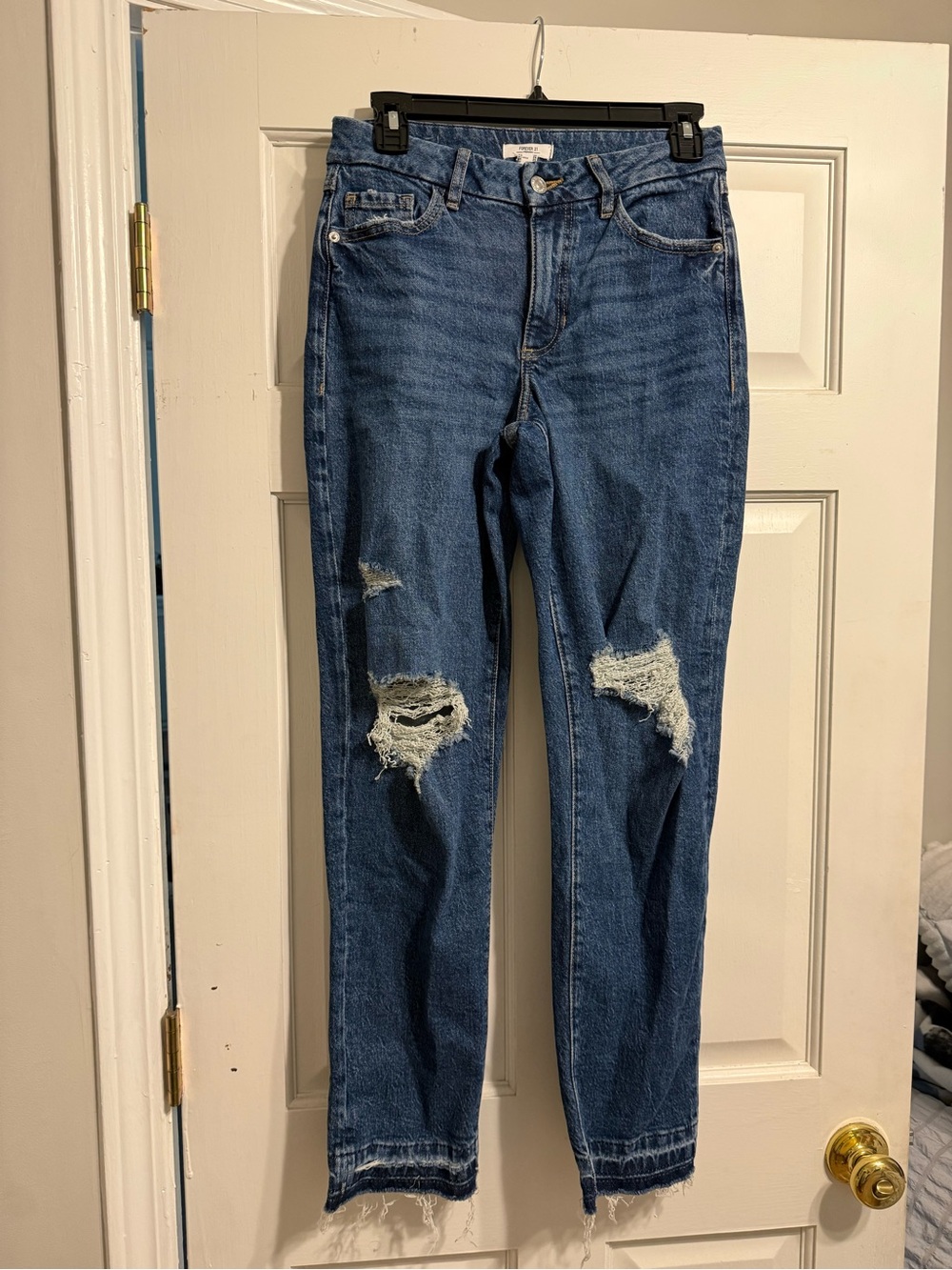 Forever 21 Distressed Blue Boyfriend Jeans. Size 25 NWT
